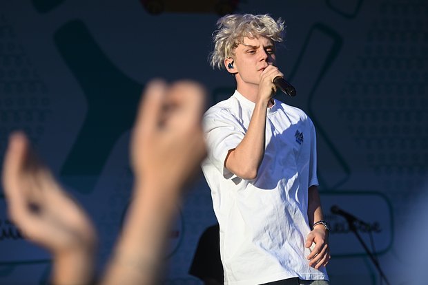 Ваня Дмитриенко и Анна Пересильд: молодая любовь вышла в свет