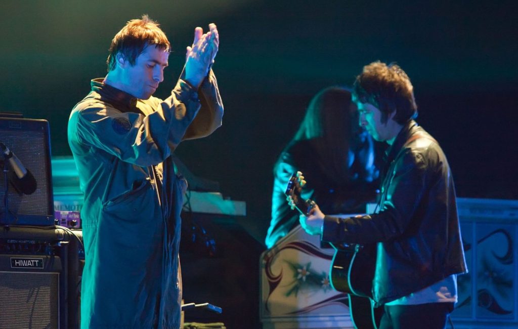 Oasis зажгли небо: дроны, хайп и старт легендарного тура!