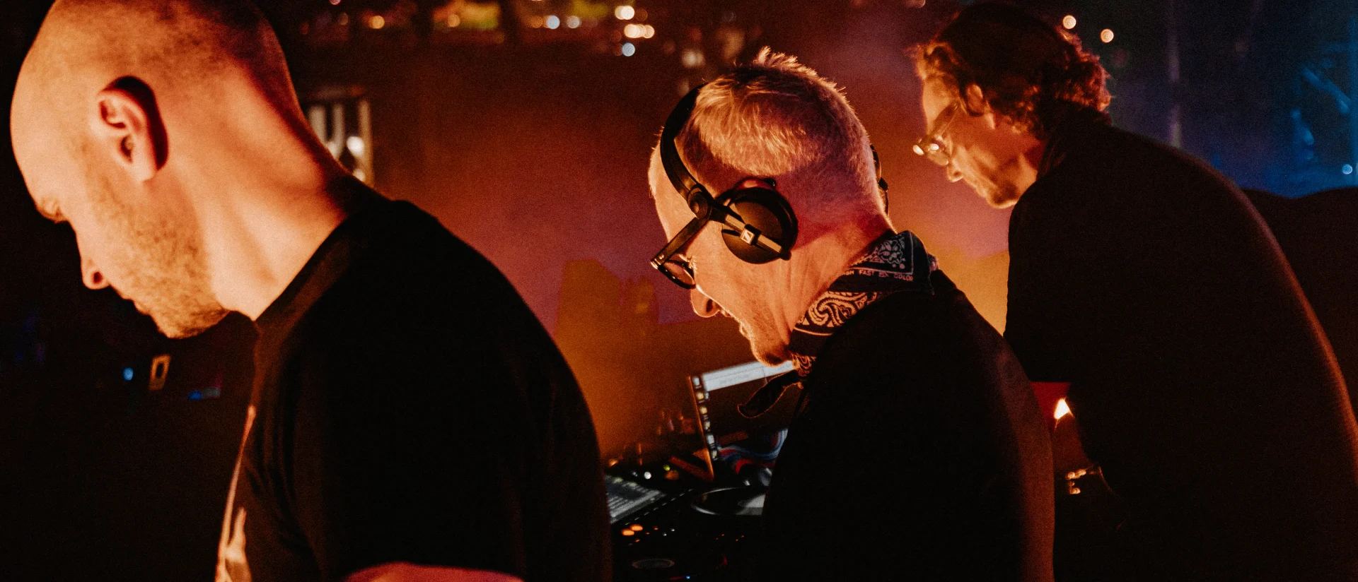 Above & Beyond снова с Justine Suissa: вышел новый трек «Bigger Than All Of Us» — заглавный сингл с долгожданного альбома