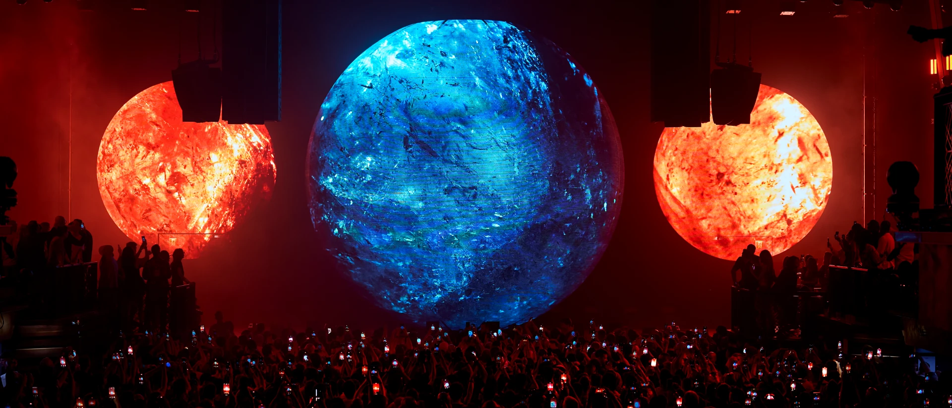 Эрик Прайдз запустил документальную серию о создании Holosphere 2.0 — самого амбициозного шоу в истории EDM